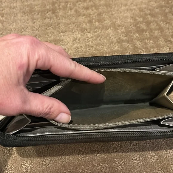 Chanel Camillia Authentic Rare Long Black Leather Zipper Wallet - Picture 11 of 16